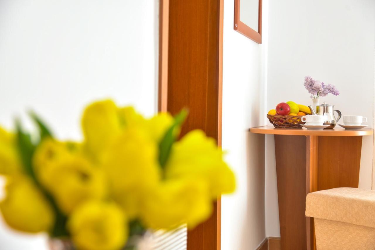 Apartments & Rooms Nikolic Будва Екстериор снимка