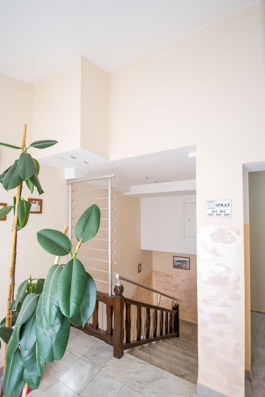 Apartments & Rooms Nikolic Будва Екстериор снимка